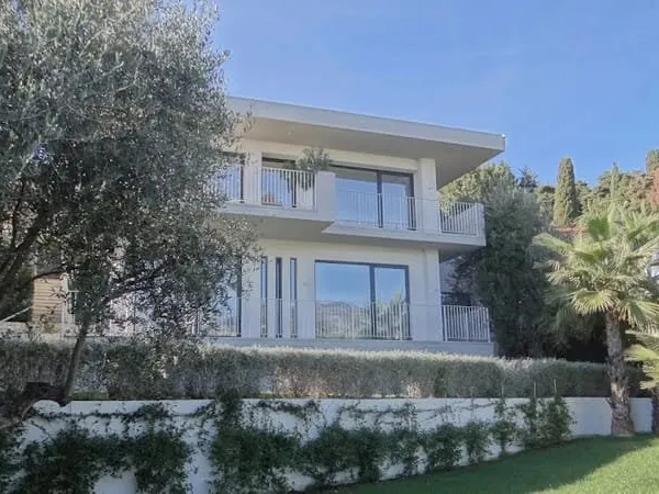 Villa 6 pièces 185 m²