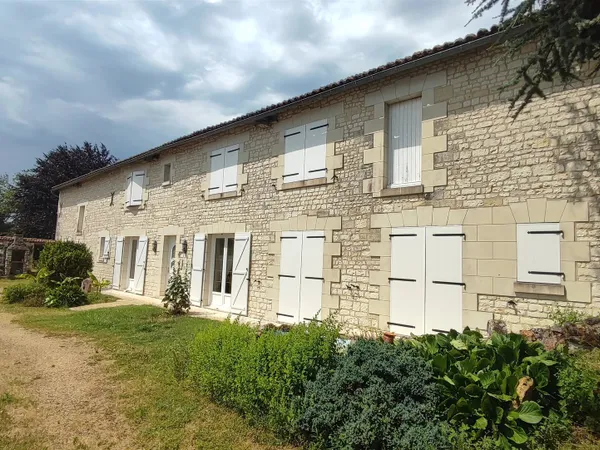 Charmante maison en pierre de 180 m² à Loudun