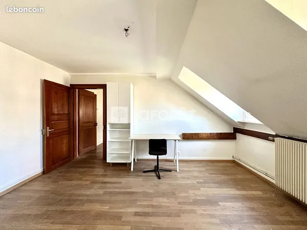 Appartement 1 pièce 77 m²