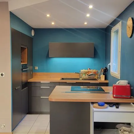 Charmant T2 lumineux de 45m² avec balcon, parking privatif couvert et cave. Résidence Clos de la Jau