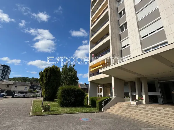 Local professionnel 4 pièces 74 m²