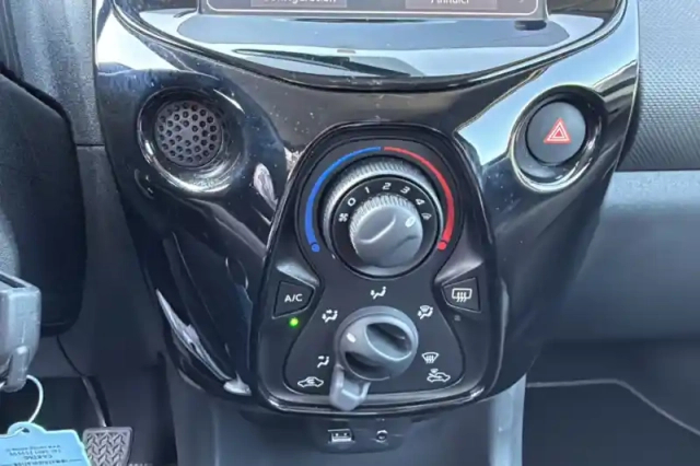 Peugeot 108 vti 72ch s&amp;s bvm5 — photo 23