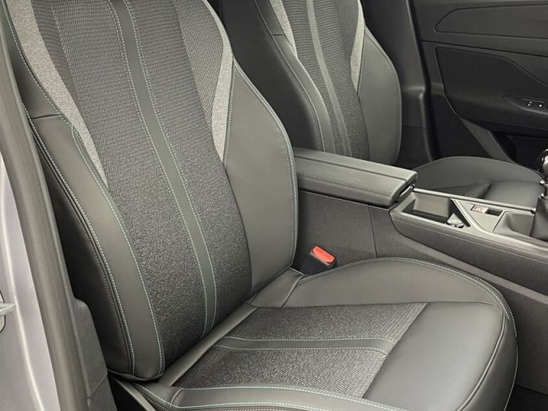 Peugeot 308 III 1.5 BlueHDi 130ch Active Pack — photo 24