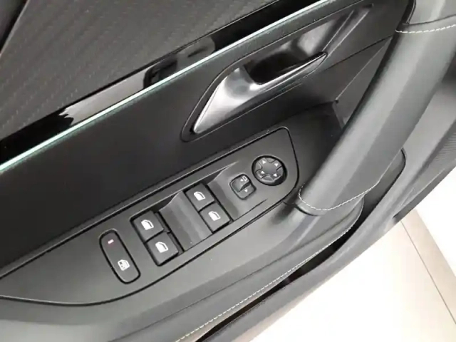 Peugeot 2008 puretech 130 s&amp;s bvm6 — photo 26