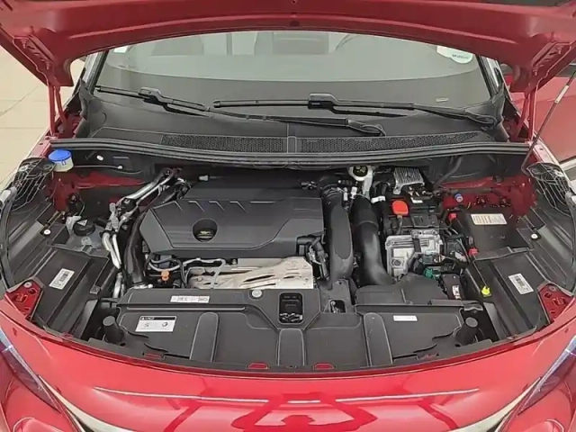 Peugeot 3008 hybrid4 300 e-eat8 — photo 26