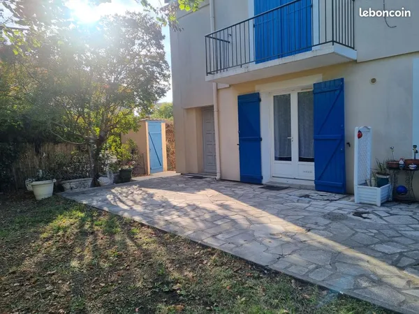 Grand Studio dans villa. Au calme, jardin et parking