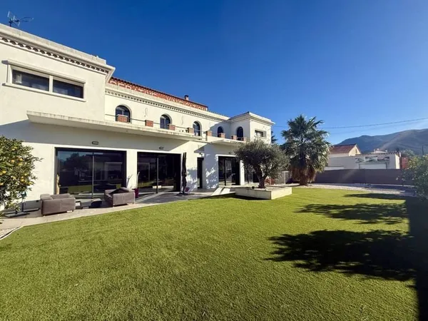 Maison 12 pièces 385 m²