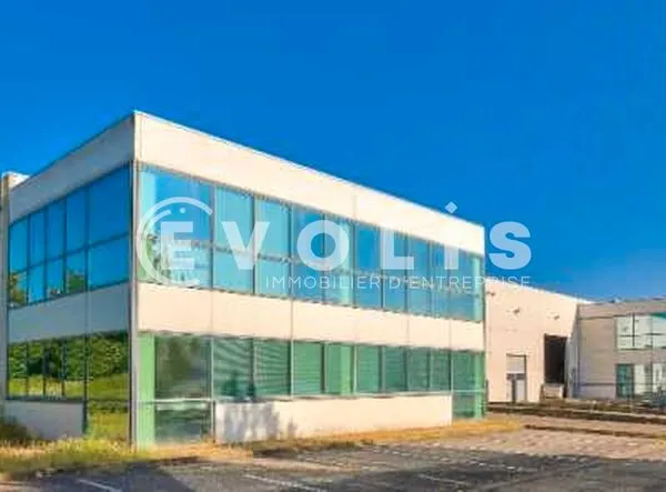 Local industriel 1 334 m²