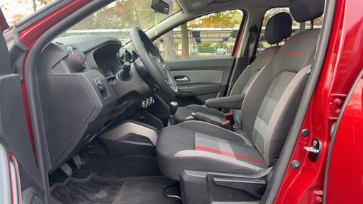 Dacia Duster 1.3 TCe 130 4X2 - Techroad – 2019 – 64670 km – Essence – Boîte Manuelle — photo 8