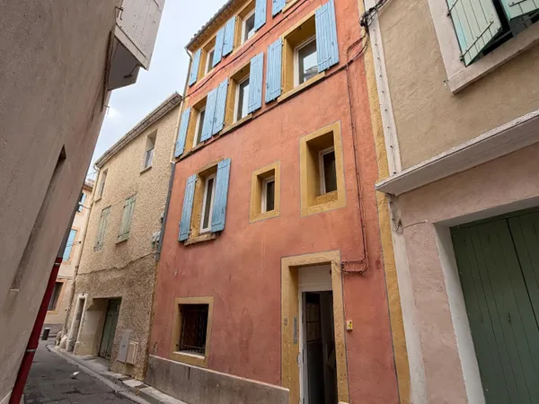 Immeuble vide composé de 4 appartements rénovés