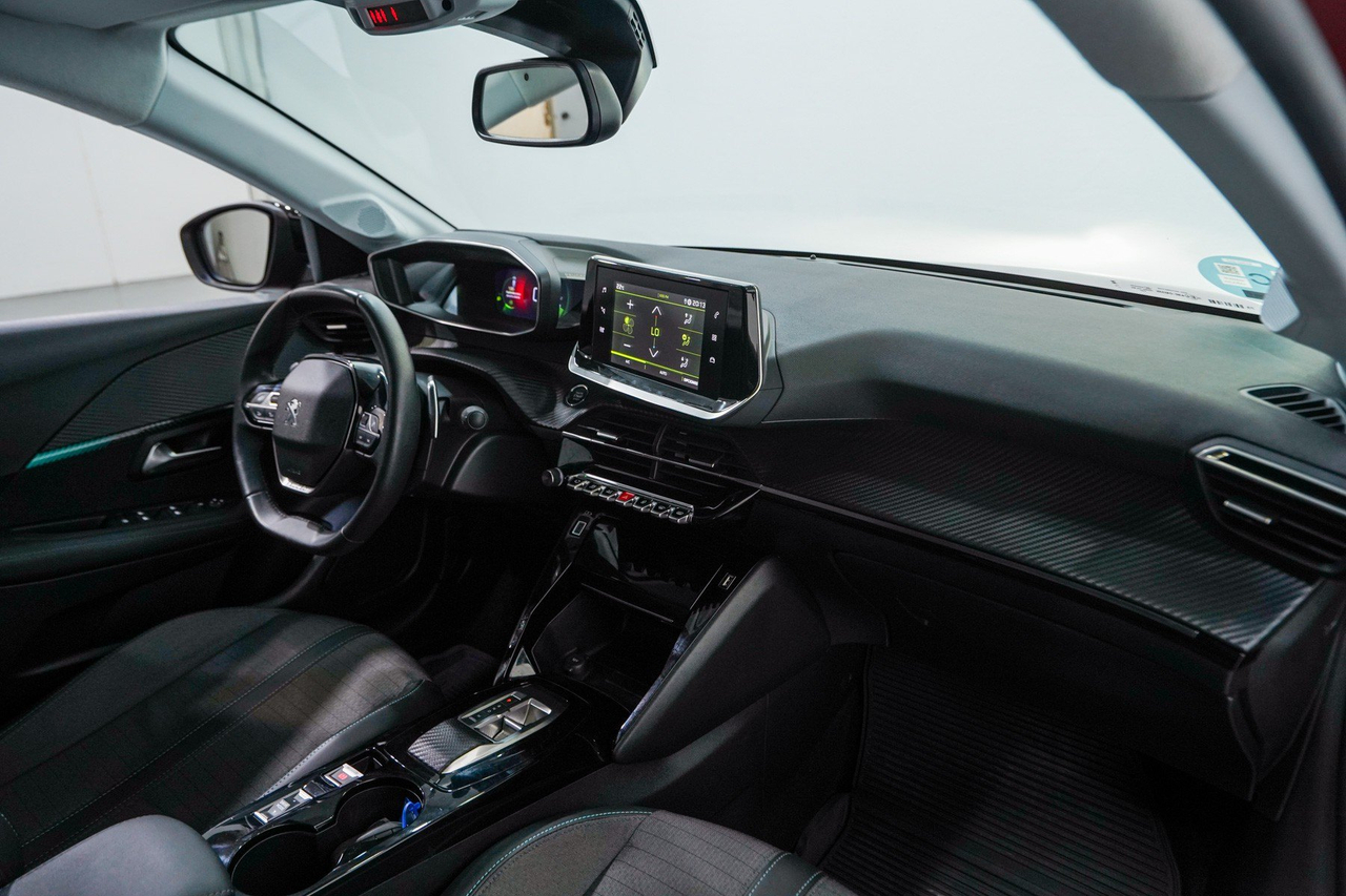 Peugeot 208 — photo 30
