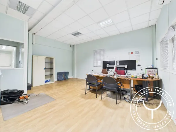 BUREAU - 25.50 M² - WISSOUS