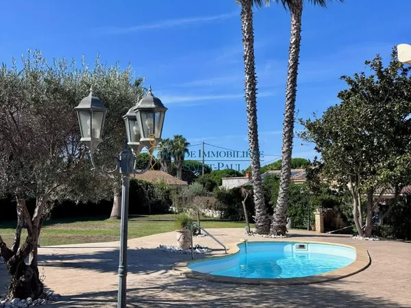 RARE VILLA DE PLAIN PIED avec piscine double garage et grand ter