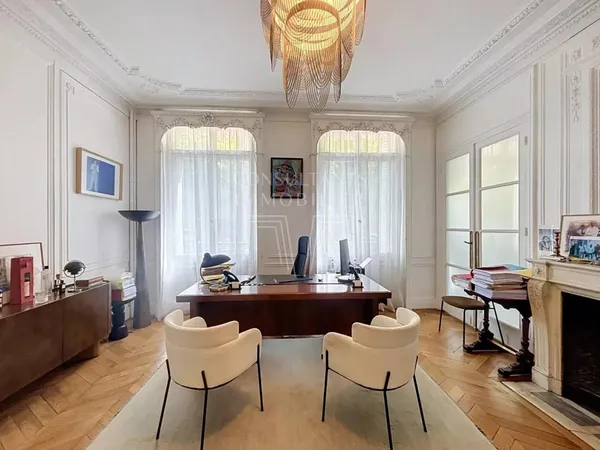 Vends t6 et plus - 207.08 m² - Paris 17ème