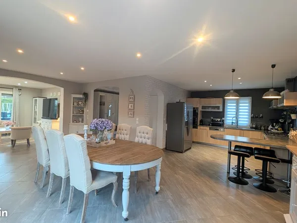 Maison familiale avec jardin et grande terrasse