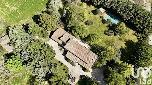 Maison 5 pièces 225 m²
