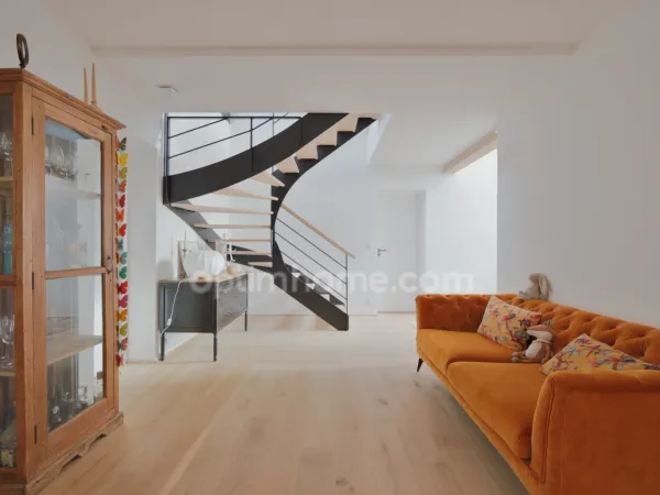 Proche L'ISLE-ADAM (95) - Maison d'architecte d'exception au coeur d'un écrin de verdure