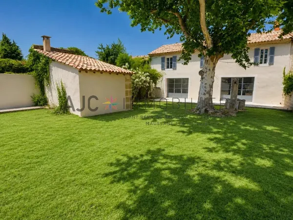 SAINT-RÉMY-DE-PROVENCE - MAISON DE CAMPAGNE RÉNOVÉE AU PIED DES
