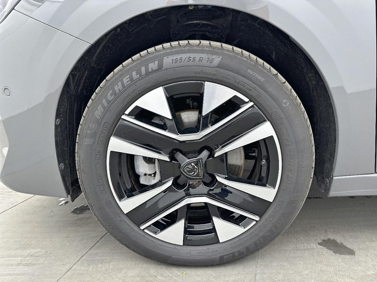 Peugeot 208 electrique 54 kwh 156ch allure — photo 14