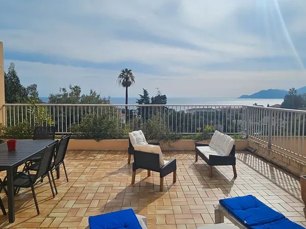 Appartement avec terrasse et vue mer