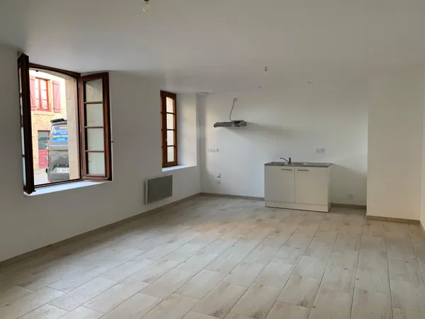 À LOUER...MAISON RÉNOVÉE À RÉGUINY...