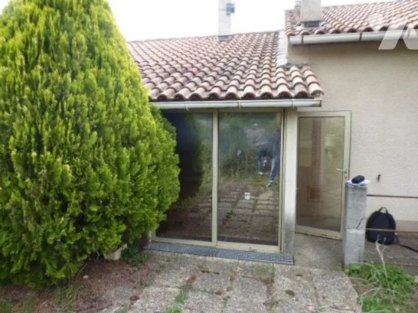 Vends maison située en campagne - 93 m² - 3 pièces, 2 chambres - Montagnac-Montpezat 04500