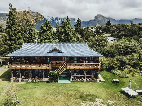 TAMPON BOIS-COURT: Chalet de Caractère de 210 m2 + 2 lodges