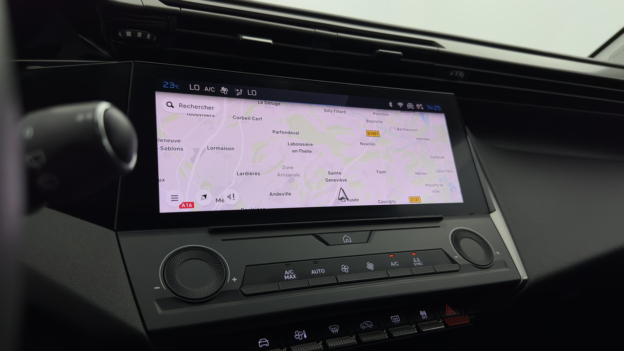 Peugeot 308 SW PHEV 180 e-EAT8 — photo 22