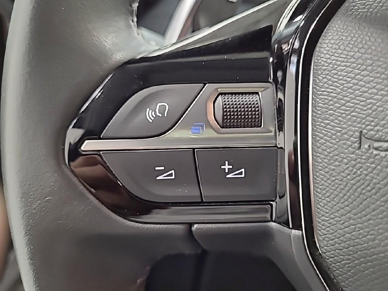 Peugeot 2008 puretech 130 s&s eat8 style — photo 19