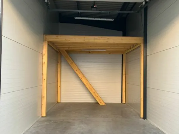 GARAGE, BOX de stockage 52 m2 avec Mezzanine