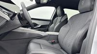 Peugeot 5008 Hybrid 145ch GT e-DCS6 — photo 9