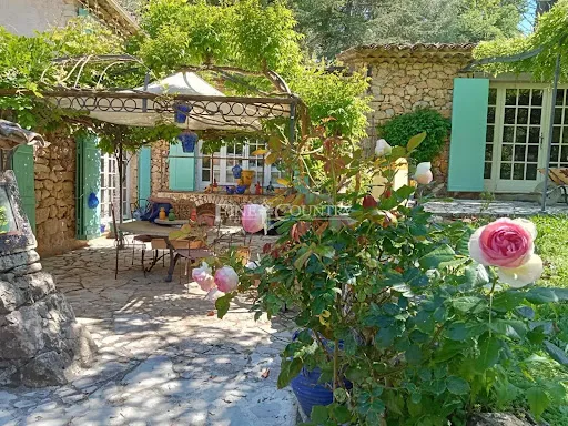 Villa 6 pièces 265 m²