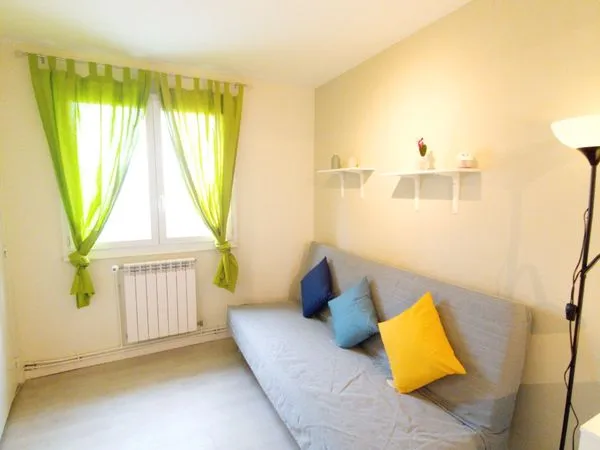 Chambre meublée avec salle d'eau. Prix tout compris