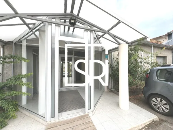 Local professionnel 128 m²