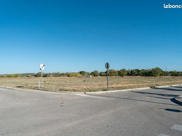 Terrain viabilisé de 200 m2 à ST CHAPTES
