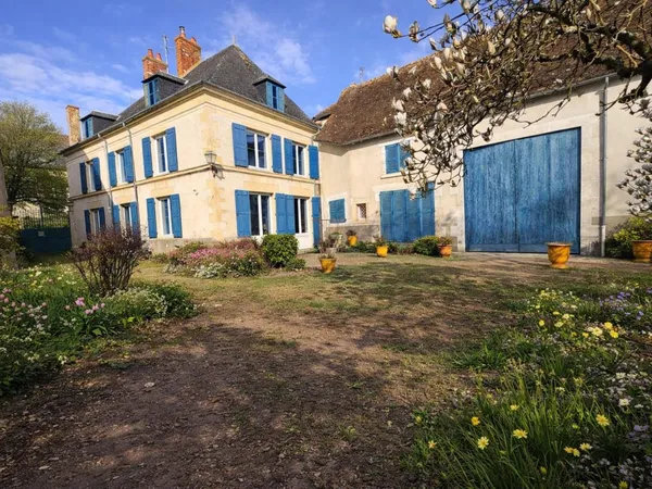 Maison de caractère 332 m² - Terrain 2 489 m² - Piscine - Dépendances - Proche Magny-Cours