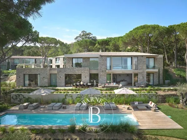 SAINT-TROPEZ - DOMAINE PRIVE - VILLA NEUVE AVEC VUE MER
