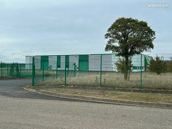 Local d'activité 2 016 m²