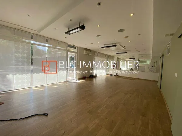 Local commercial 76 m²