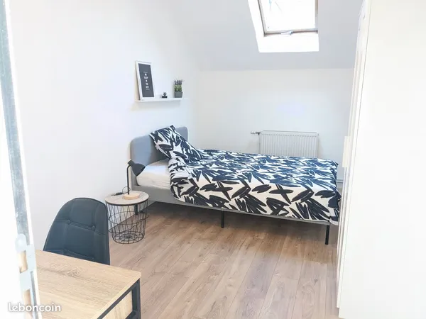 Chambre meublée- Eurotéléport/ Ecoles- Sans frais d'agence