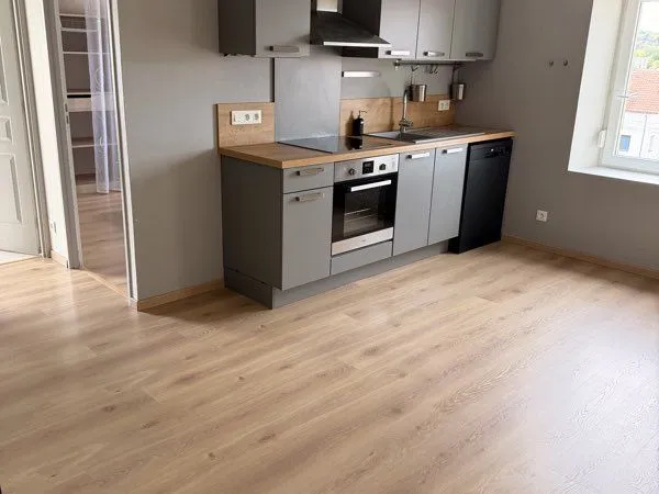 Appartement F2 rénové 50 m², lumineux, dernier étage, avec cave -Proche centre ville Audincourt