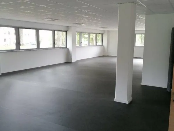 Bureau 96 m²