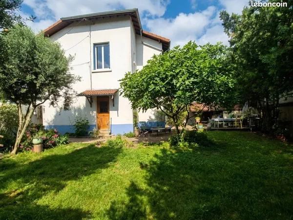 Particulier vend Maison des années 30 avec jardin dans une impasse privée à Villeurbanne