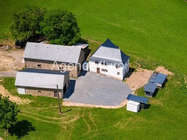 Proximite Oloron - Sur Site Unique, Propriété De Caractère En Pierres - Environ 20 Ha De Terres Libr