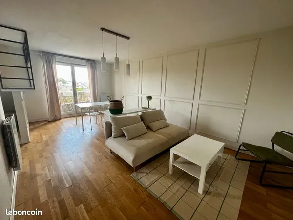 T2 meublé 50 m² rénové, balcon, parking — Orléans
