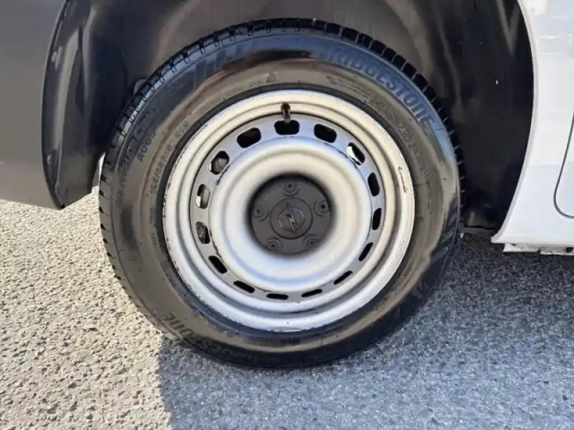Opel Combo cargo m 650kg bluehdi 100ch s&amp;s pack premium connect — photo 12