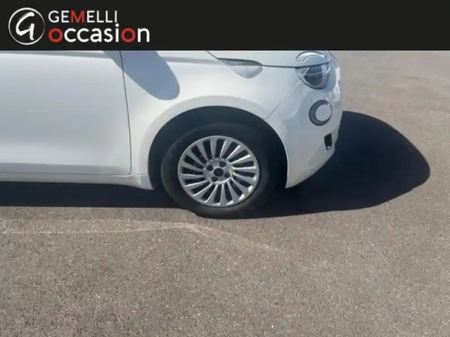 Fiat 500 e 95ch action plus berline  my22 23.8 kwh — photo 6