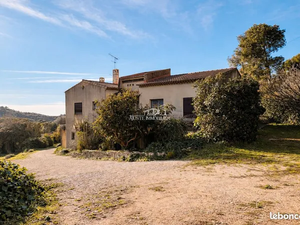 Maison 6 pièces 260 m²