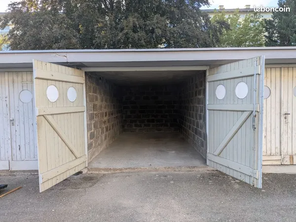 Garage fermé / box 13m2 au Neudorf