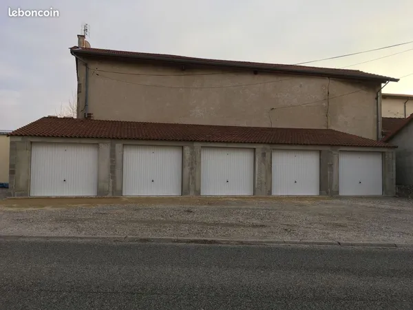 Garage à louer à Romans Les Méannes
